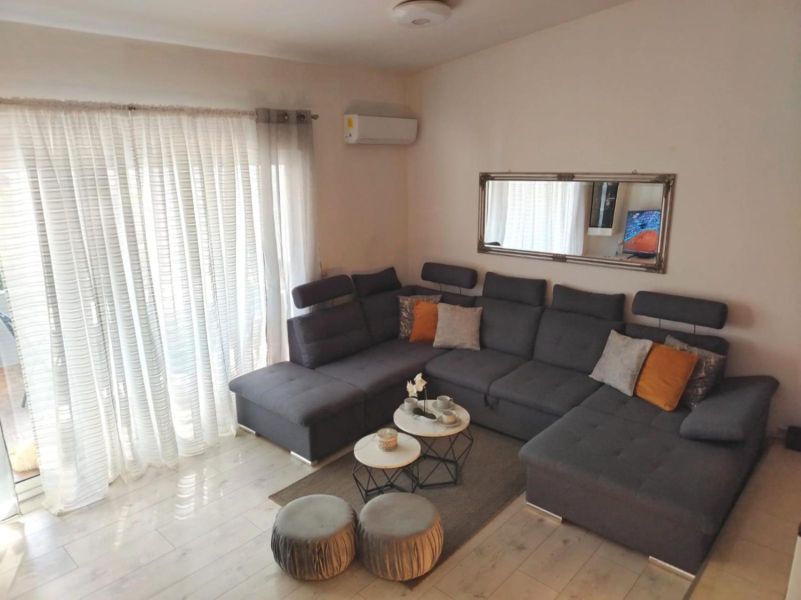 Apartment Flowers Бибинє Екстер'єр фото
